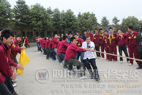 成都萬(wàn)通汽修學(xué)校 同學(xué)們一二拉