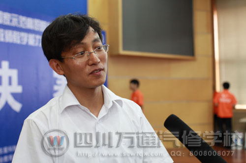 中國汽車文化促進會常務副會長兼秘書長楊晨接受萬通汽修教育采訪