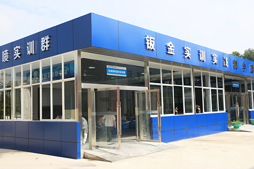 成都萬(wàn)通鈑金實(shí)訓(xùn)實(shí)戰(zhàn)教學(xué)基地