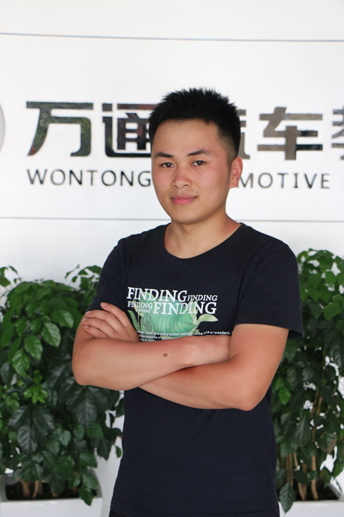 杰出學子何蛟龍
