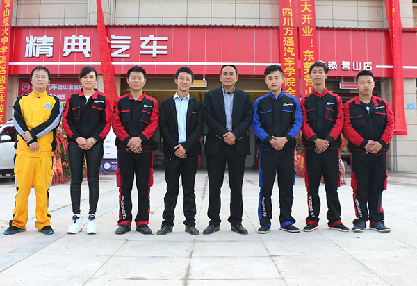 創(chuàng)業(yè)學子李建康加盟品牌連鎖店